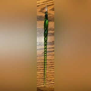 Vintage Spiral green glass dip pen.